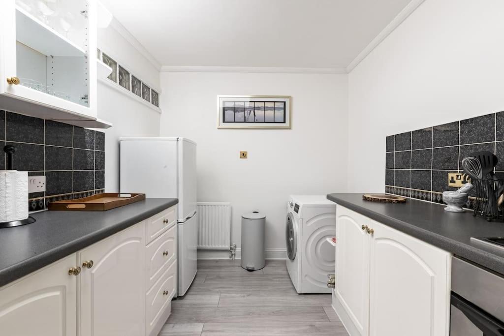 One Bedroom Duplex Apartment Located In Cowley. Oxford Exterior foto